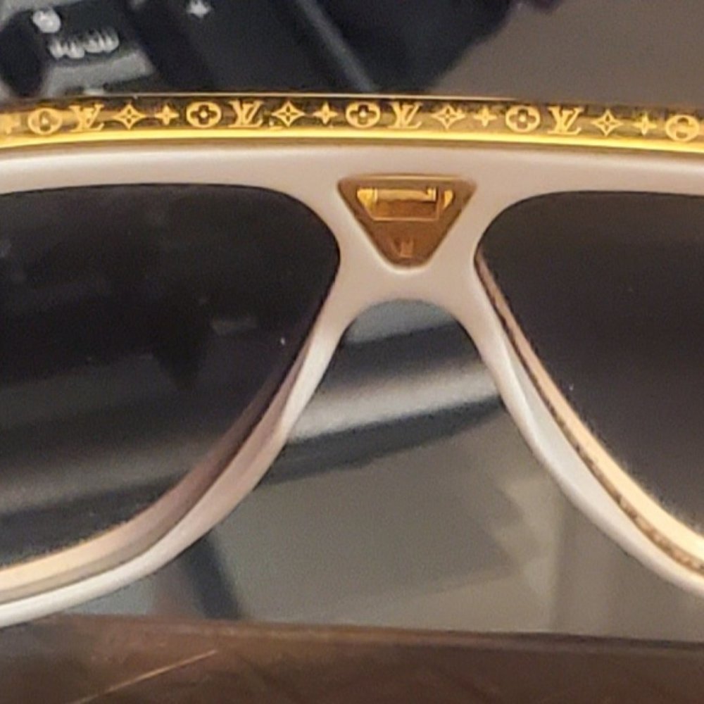 Louis Vuitton AVIATOR SUNGLASSES - Picture 2 of 5